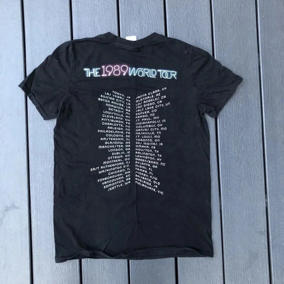 Taylor Swift 1989 World Tour T-Shirt Black Pink Neon Sign Adult Small Crewneck - Picture 2 of 7